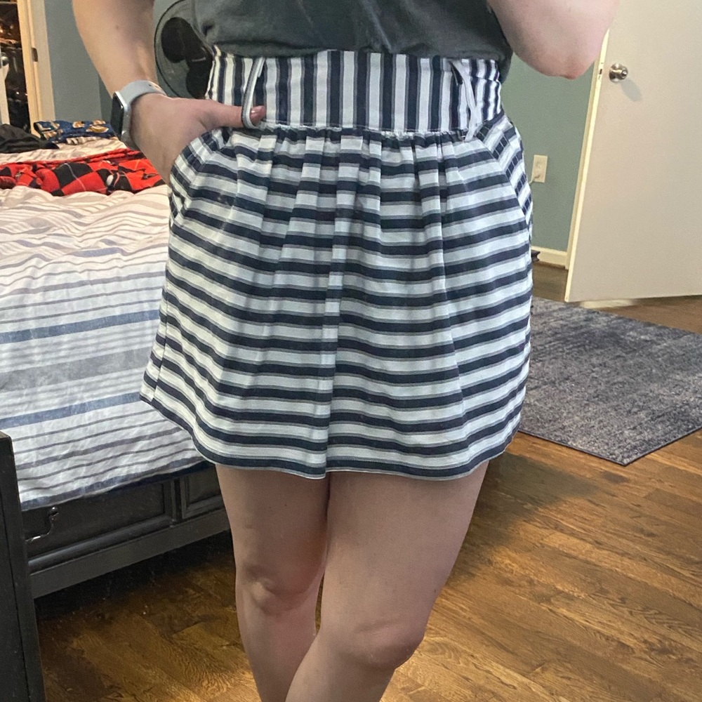 Stripped mini skirt with pockets